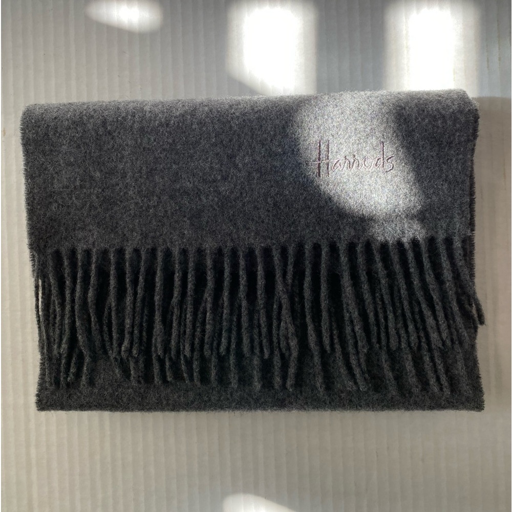 NWT VTG Harrods of London Lambswool Fringed Scarf Embroidered Logo Charcoal - Picture 3 of 10